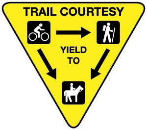 trail etiqutte sign